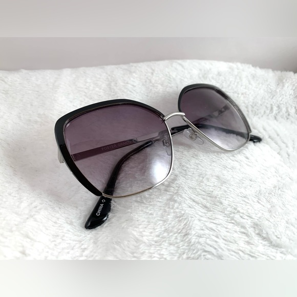 Foster Grant Accessories - ✨SOLD✨ BLK & Silv Sq Sunnies